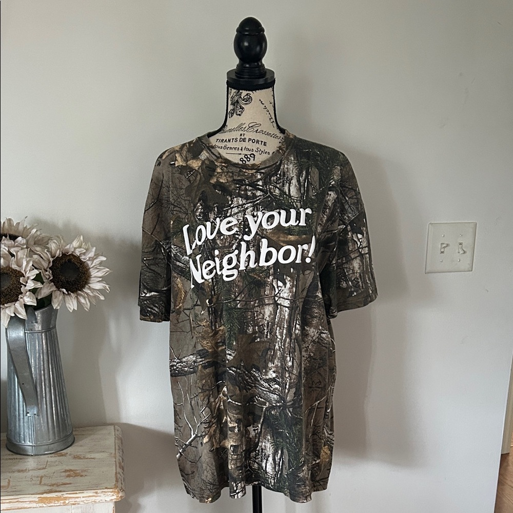 Realtree Russell OutdoorsCamo Love Your Neighbor Tee Shirt Unisex size XXL
